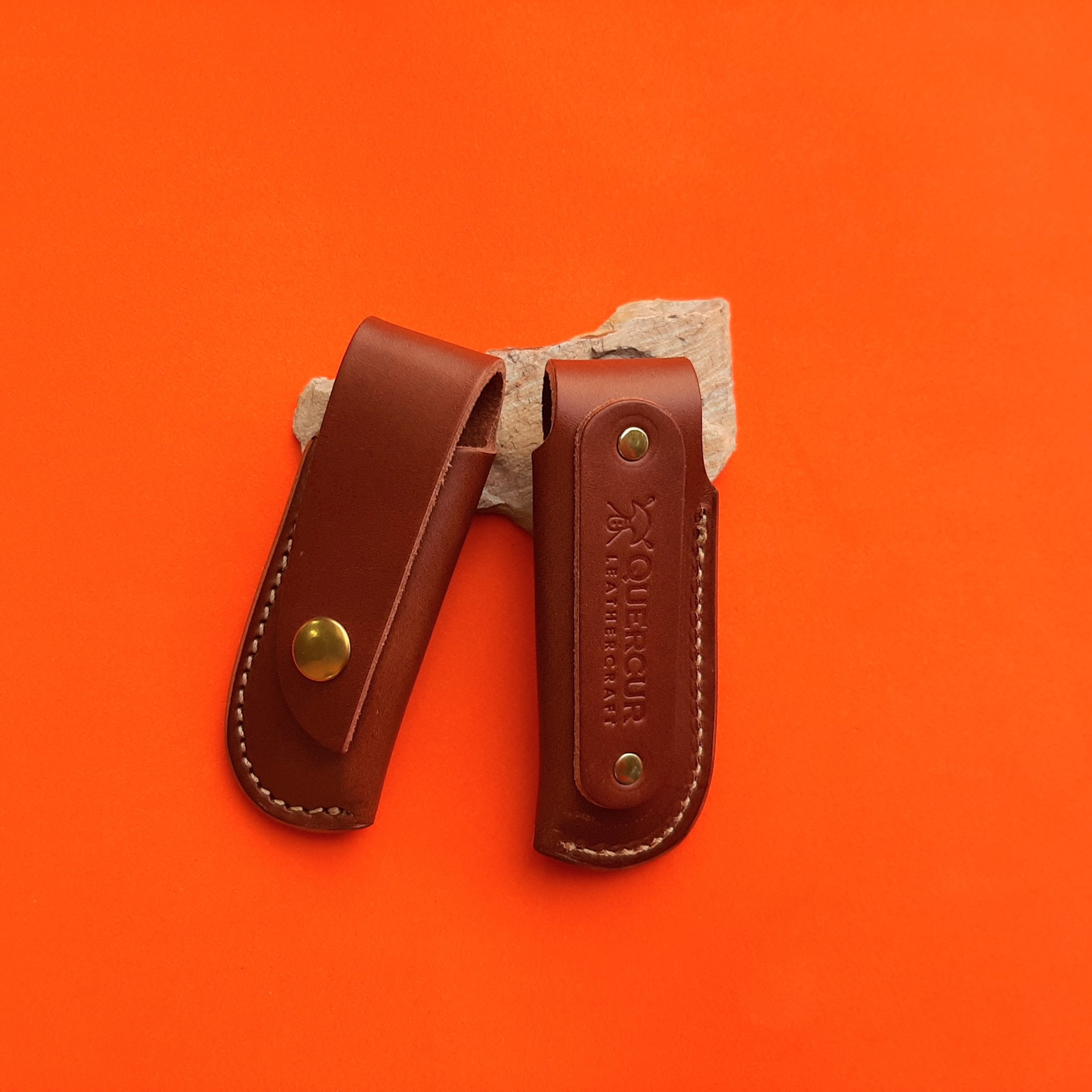 Ref. 4005. MD. Funda cinturón con tapa color coñac